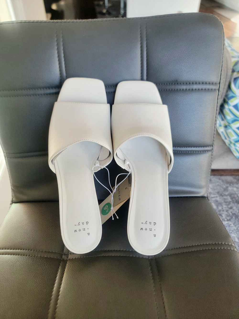 A New Day Wedges Womens 9.5 Square Toe Open Slip On Sandal Bold White.